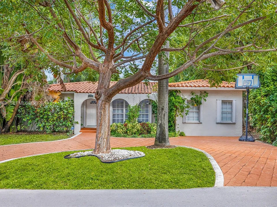 7711 Coquina Dr