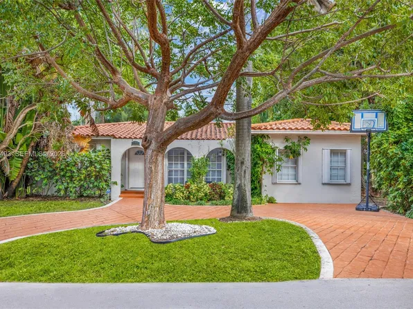 7711 Coquina Dr, North Bay Village, FL 33141