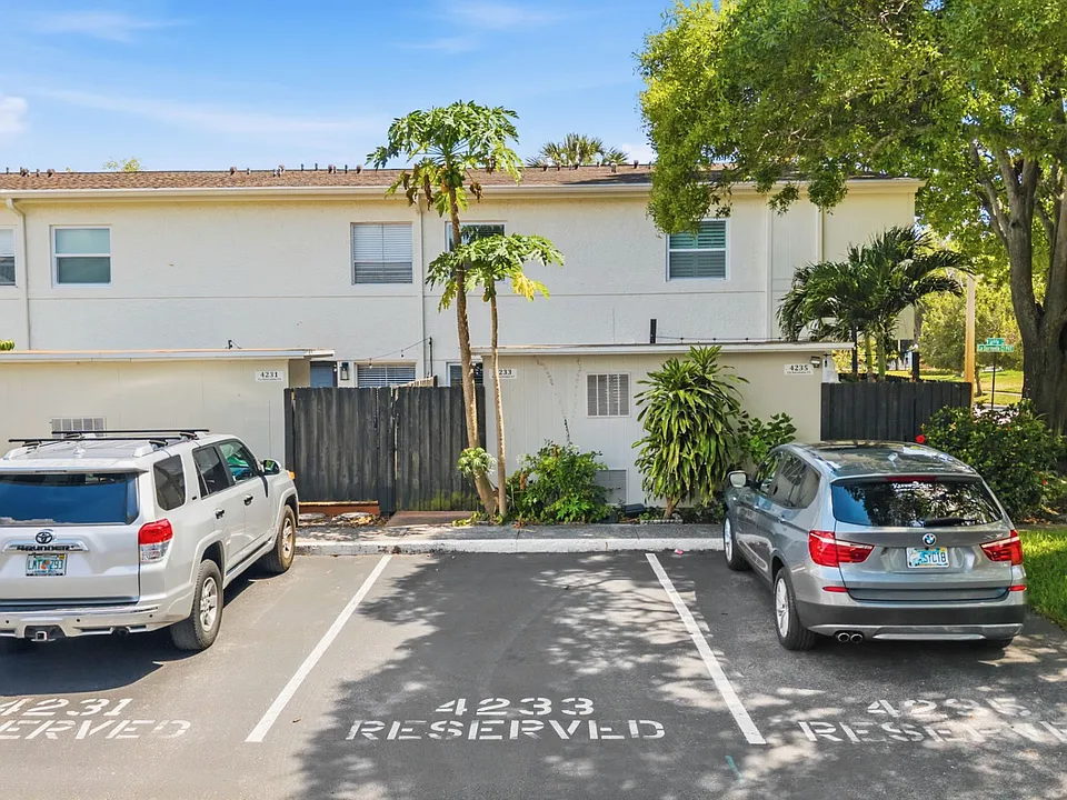 4233 La Sorrento Ct
