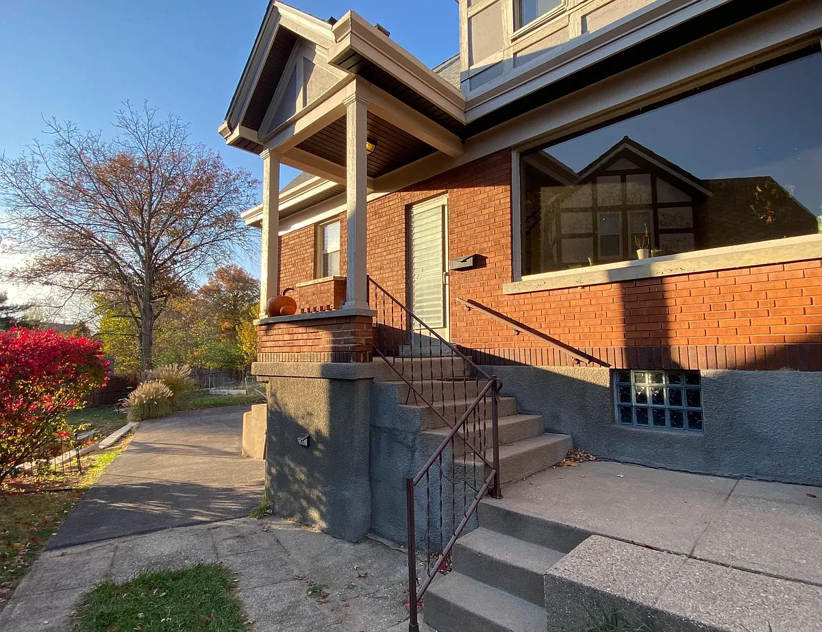 Building Photo - 3503 Saint Martins Pl #2