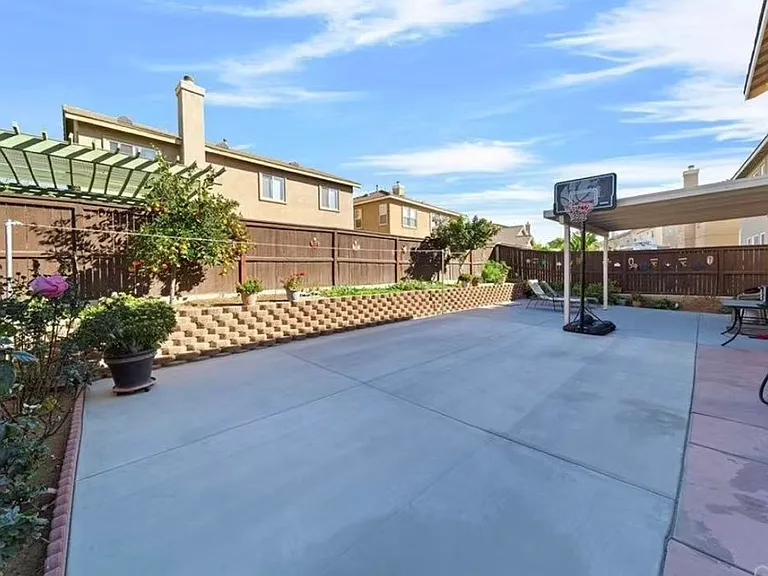 22412 Hawthorn Ave — Photo 13