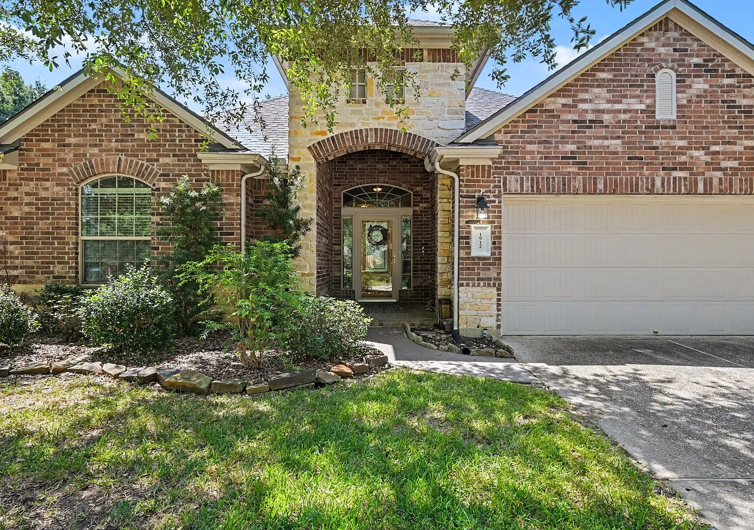 Great home in sought after location — Photo 2