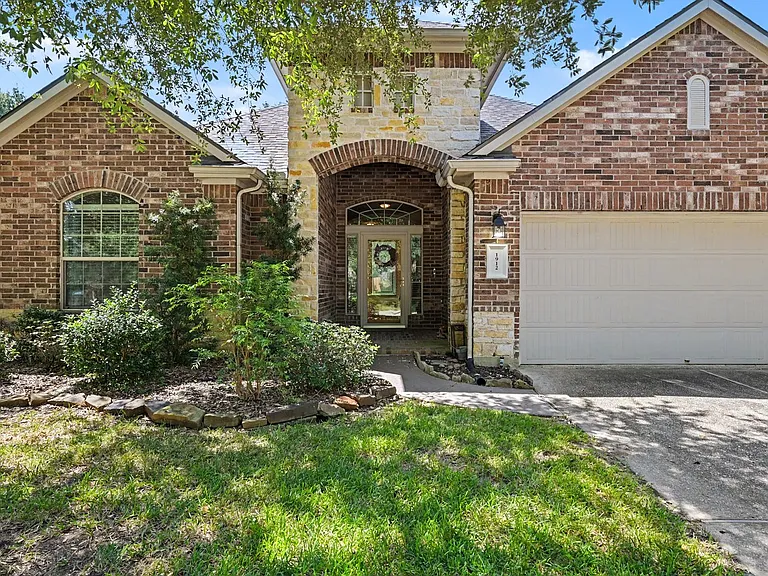 1912 Hill Manor Dr — Photo 2