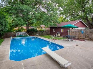 8054 Pilmer Dr, Des Moines, IA 50320