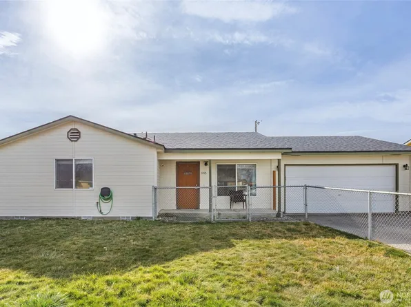 1215 Lowry St, Moses Lake, WA 98837