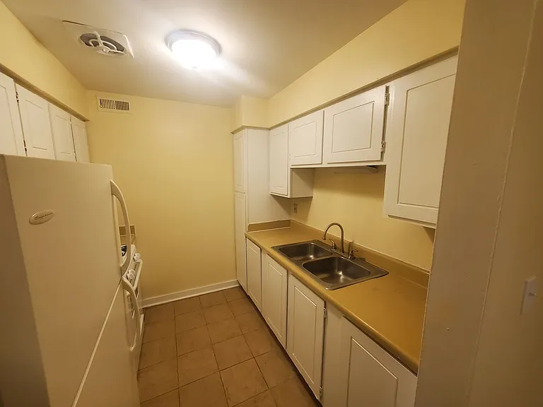 Abbott Acres Apartments — Photo 30