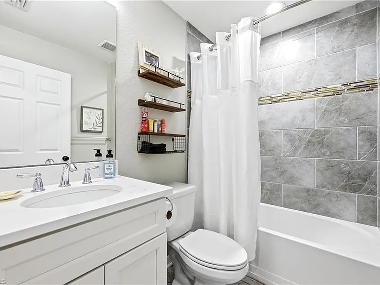 6104 Waterway Bay Dr — Photo 15