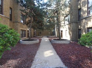 1335 W Addison St APT 3B, Chicago, IL 60613