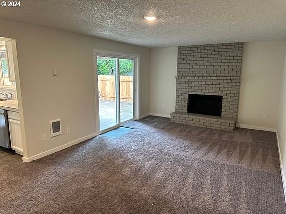 3rd image of 590 Lake Ave