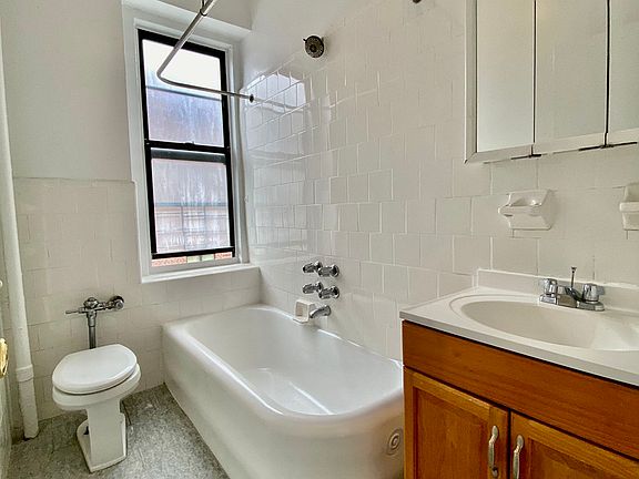 4th image of 290 Lincoln Pl