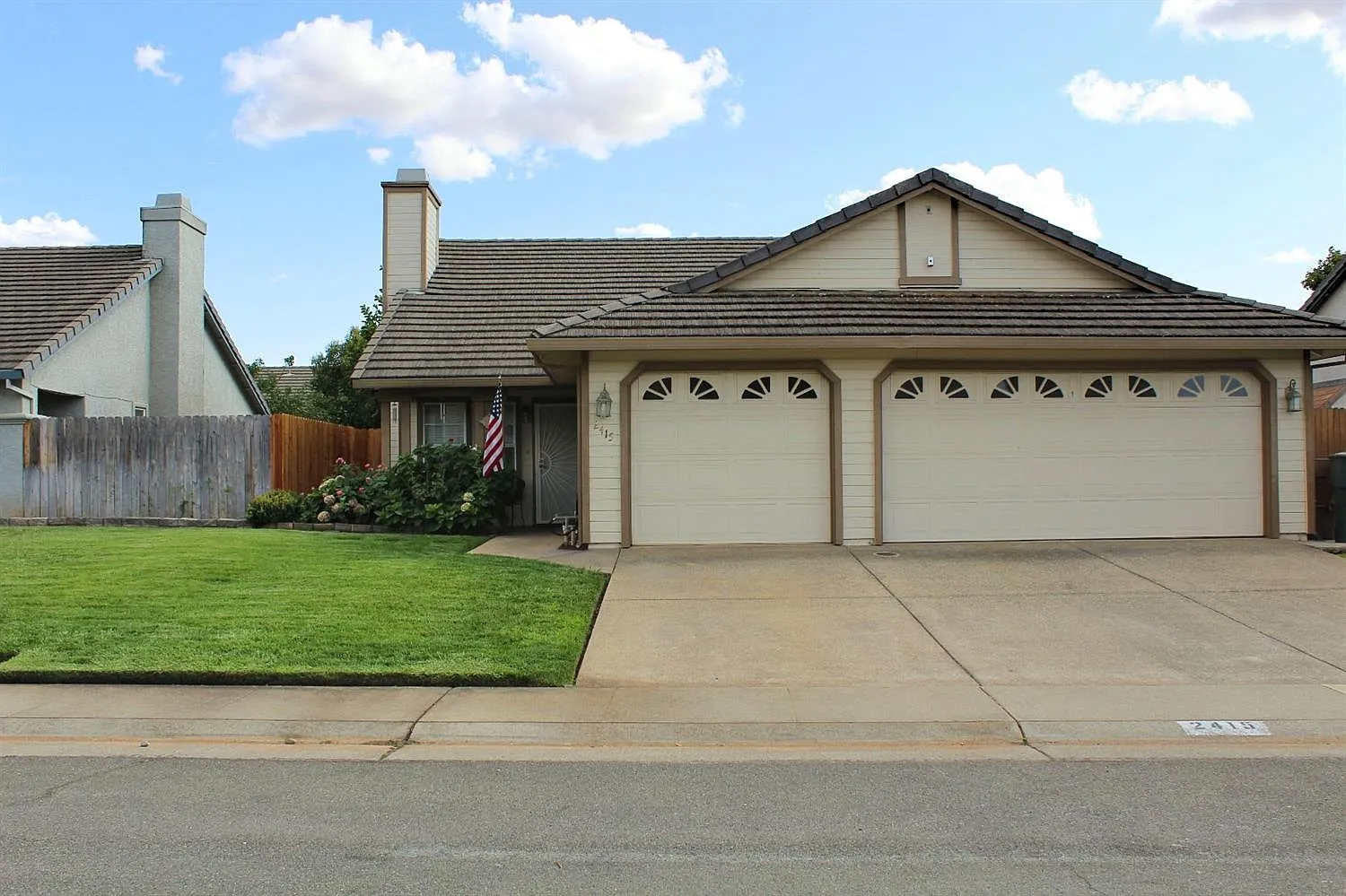 2415 Meadowland Way photo 1
