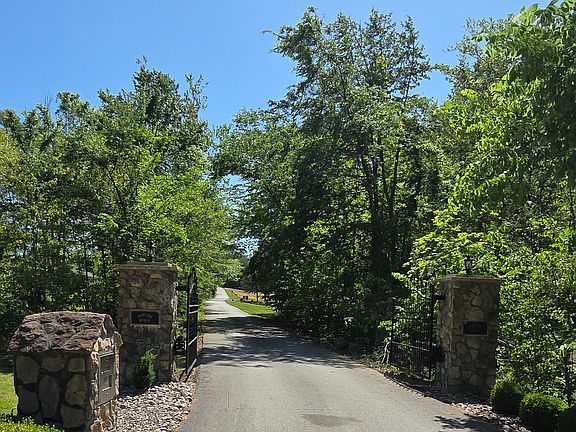3rd image of 280 Poplar Ridge Rd