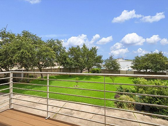 4th image of 30 Lakewood Ln #30