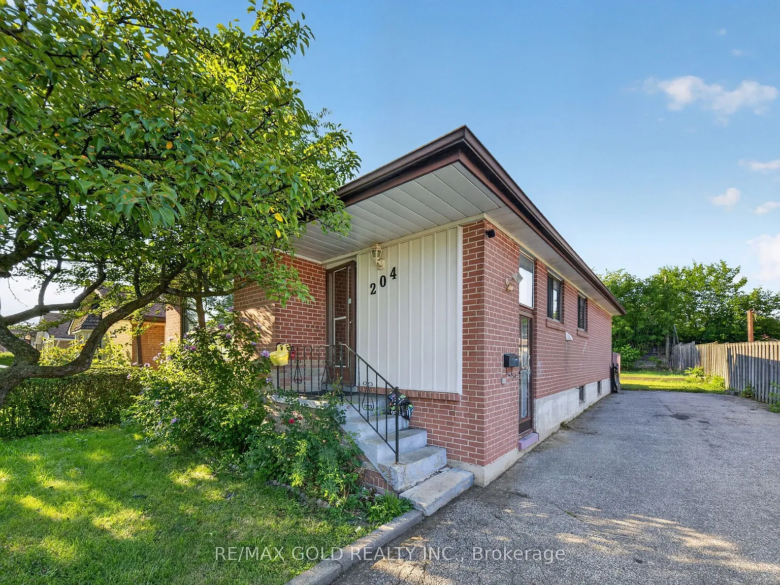 3 bed, $2,900 — Photo 2