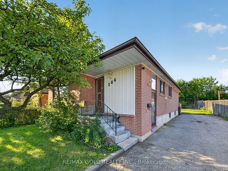 204 Taysham Cres #UPPER — Photo 2
