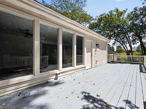3rd image of 562 Marjorie Pl
