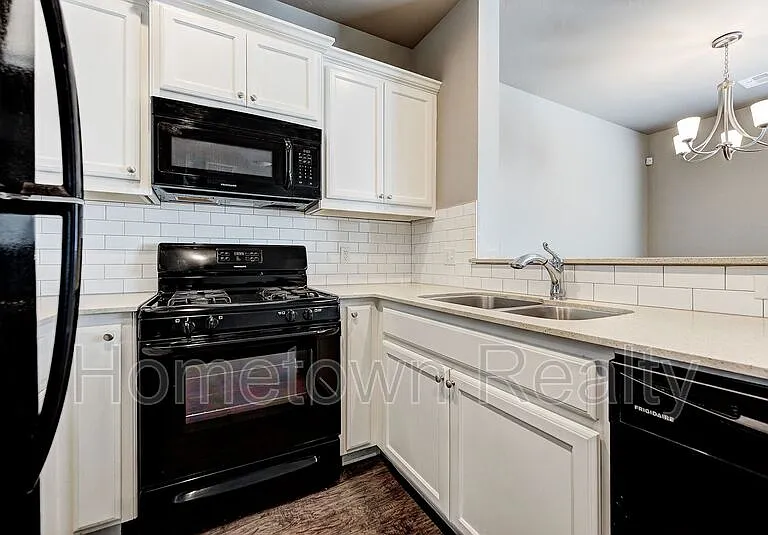 788 SW 13th St — Photo 21