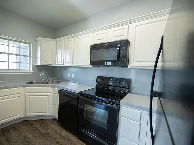 2x1.5 Kitchen w/ New Appliances