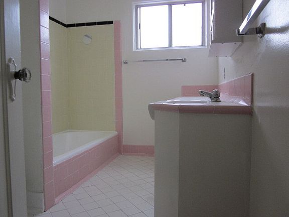 4th image of 21 Glendora Ave