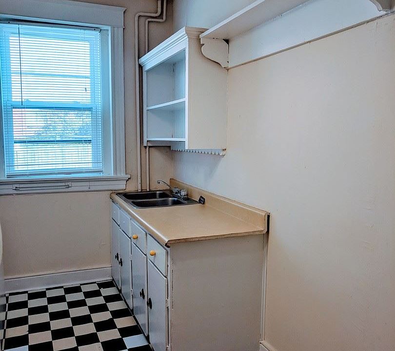 1st image of 3001 Monument Ave APT 02