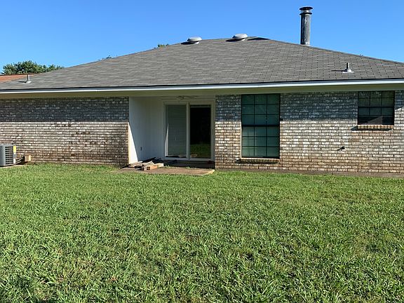 2nd image of 2101 Gen. Mouton Dr