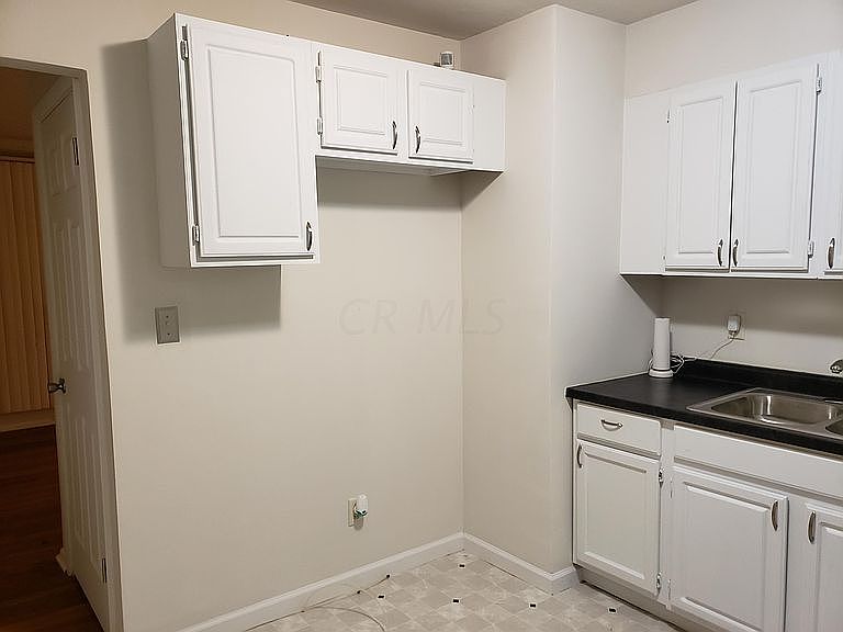 2nd image of 1074 Brentnell Ave