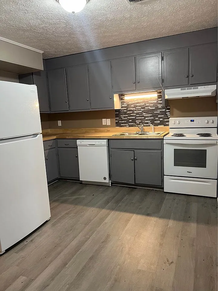 2 bed, 1.5 bath, $1,050 — Photo 2
