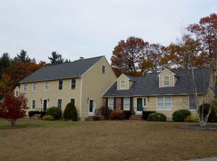19 Seaver Brook Ln, Plaistow, NH 03865
