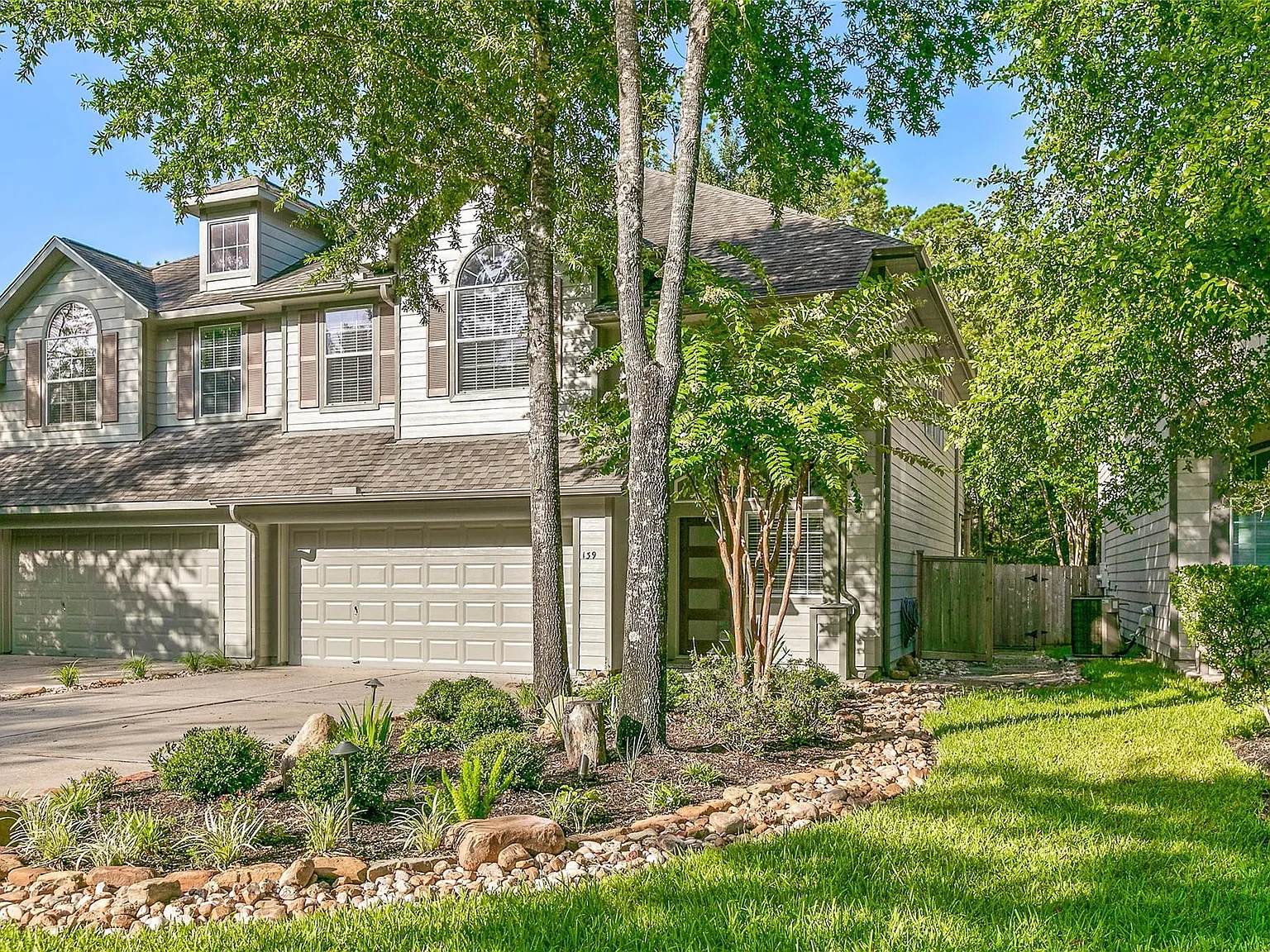 3 bed, 2.5 bath, 2068 sqft, $2,600 — Photo 2