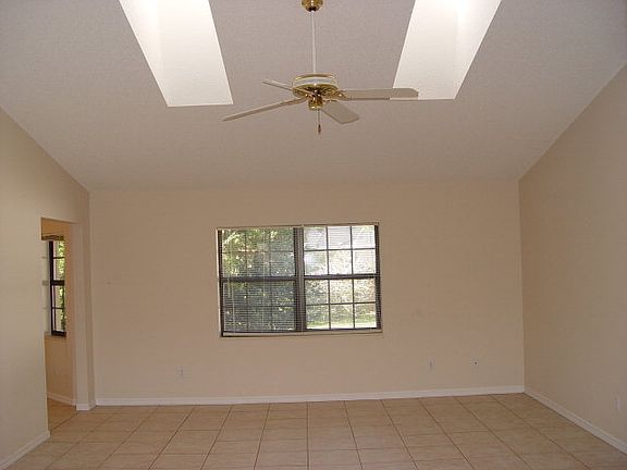 3rd image of 36 Westgate Ln