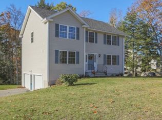 42 Waterford Dr, Sandown, NH 03873