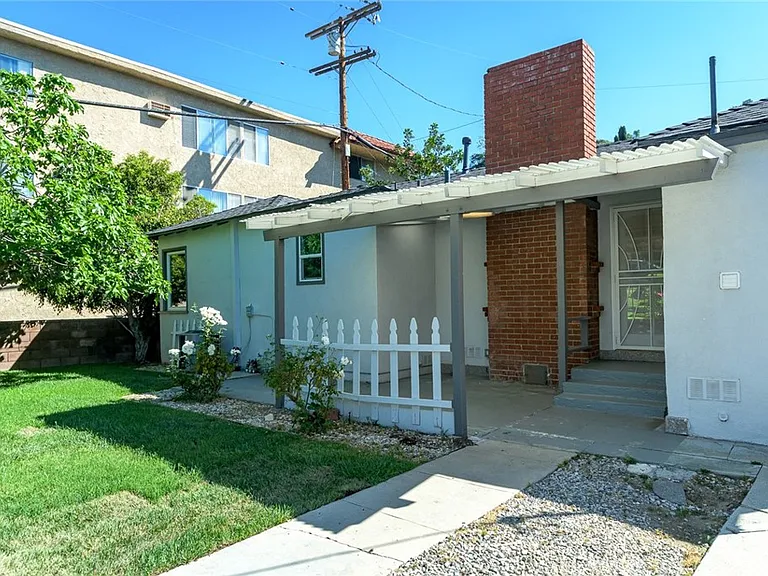 2111 N Verdugo Rd — Photo 42