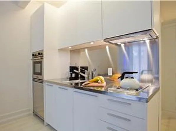 216 East 52nd Street image 3 of 6