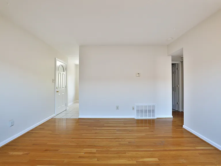 194 E Duncan St — Photo 9