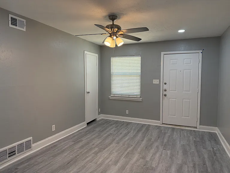2507 Normont Cir — Photo 10