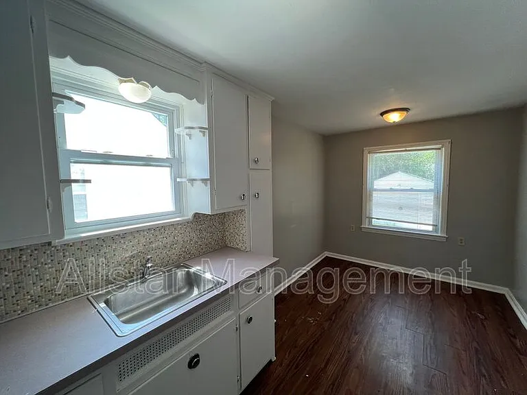 1480 E 196th St — Photo 23