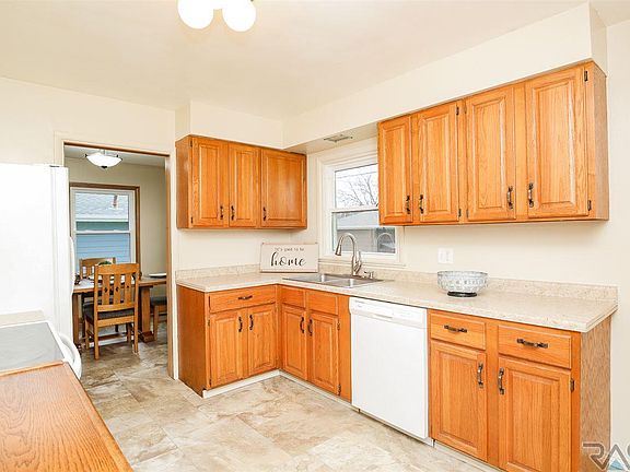 5th image of 1515 S Willow Ave