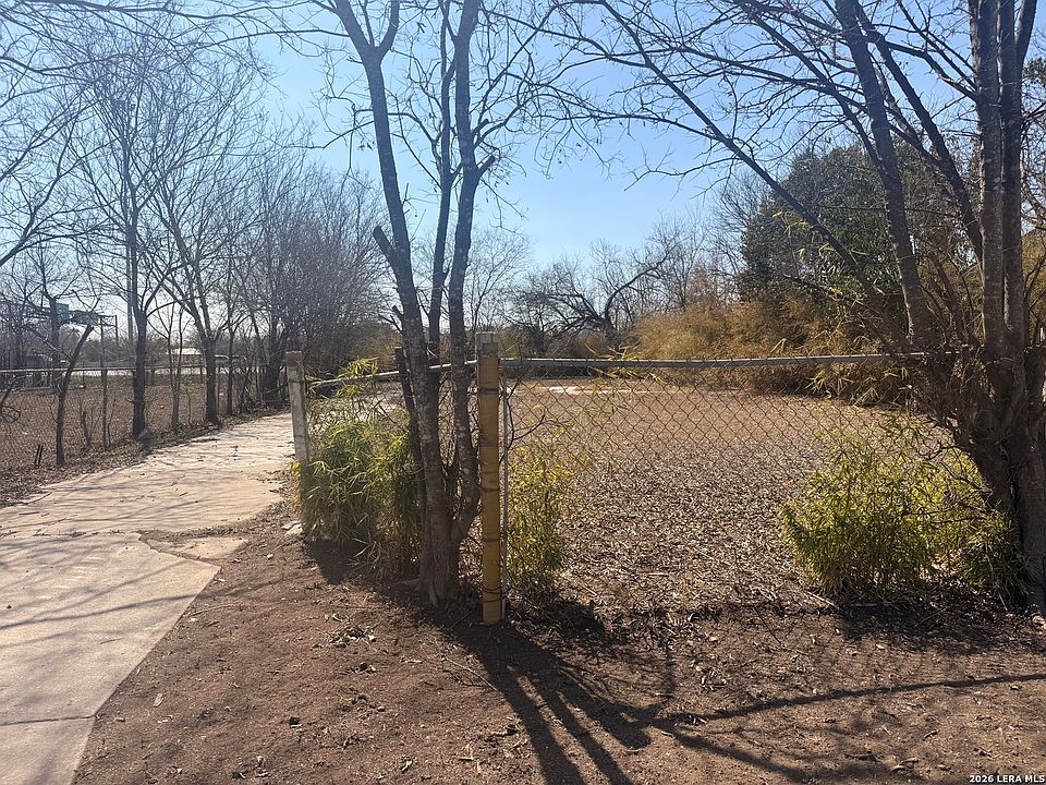 2nd image of 330 Guanajuato