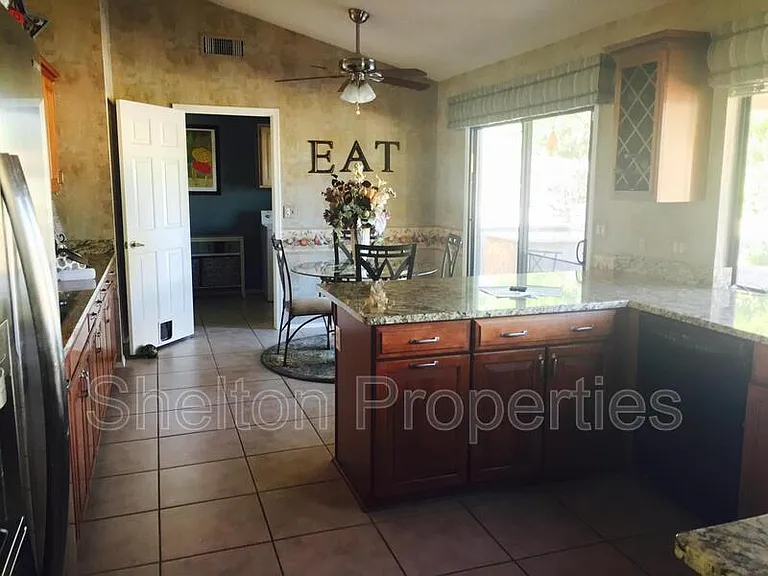 9418 W Tonto Ln — Photo 6