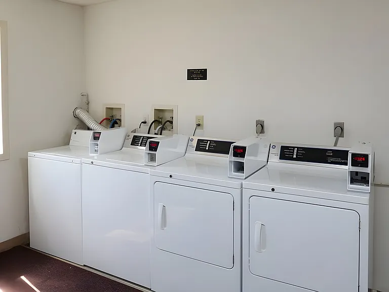 Brunswick Apartments — Photo 17