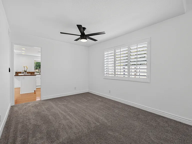 13887 Carriage Rd — Photo 11