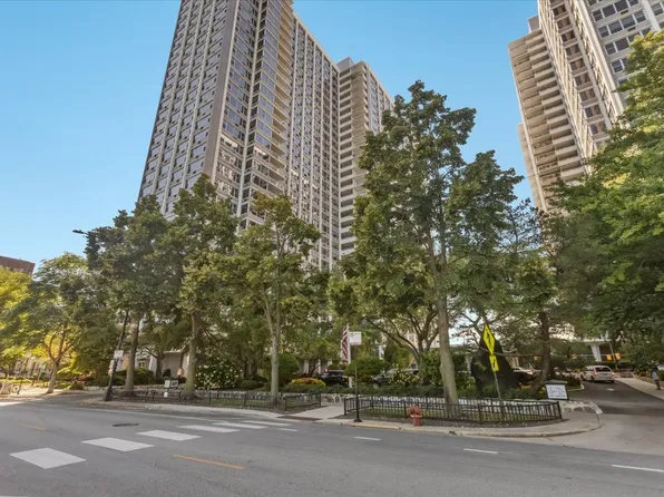 4250 N Marine Dr APT 801, Chicago, IL 60613