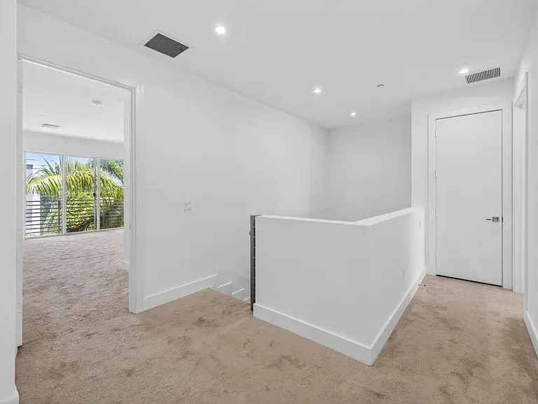 1044 NE 18th Ave — Photo 9