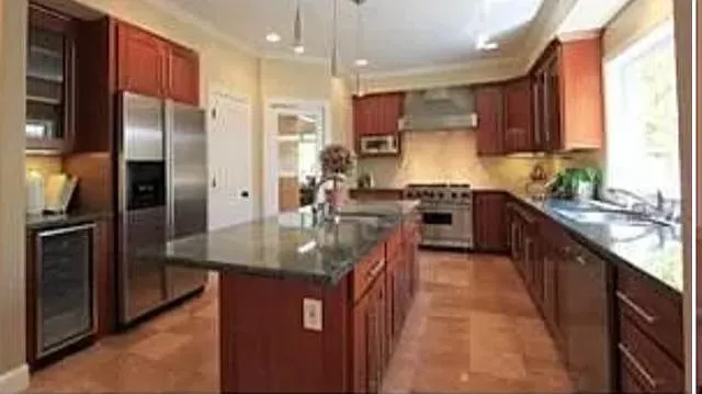 3388 Bryant St — Photo 3