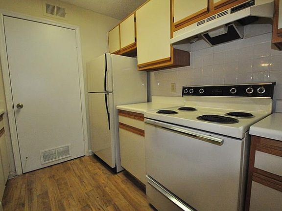 3rd image of 8628 Bonaire Bay Ln APT 202