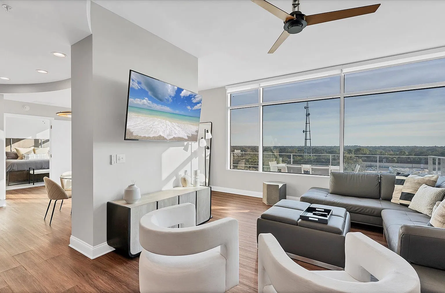 2 bed, 1644 sqft, $5,799 — Photo 2