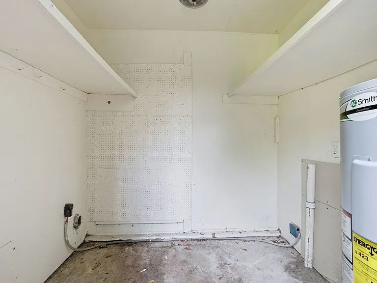 758 McPherson Dr — Photo 29