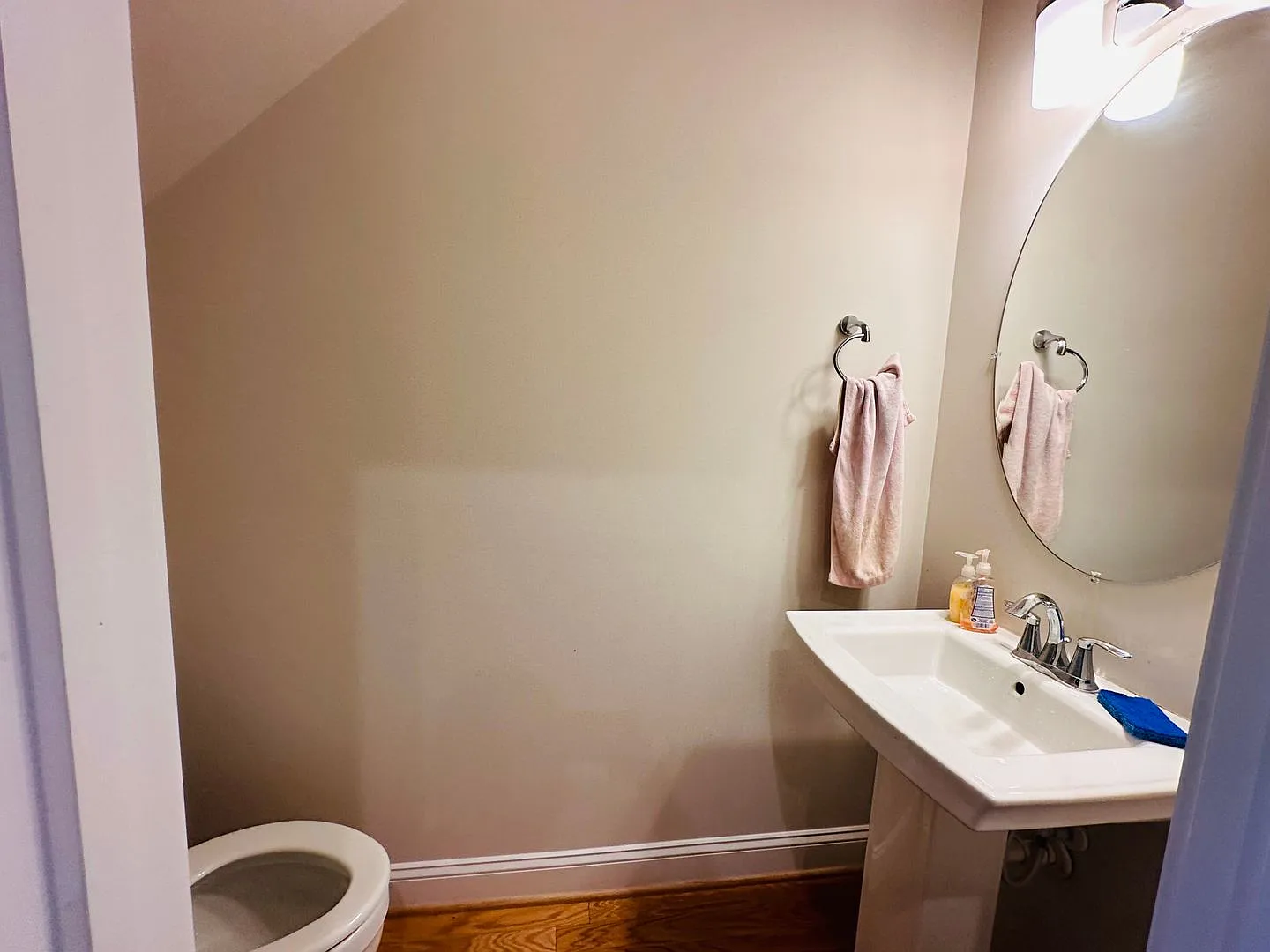 Modern 3 Bedroom, 2.5 Bath Townhouse — Photo 3