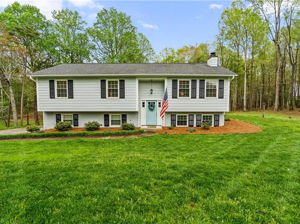 8690 Shallowford Rd, Lewisville, NC 27023