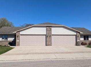 302 La Vesta Ct, Brillion, WI 54110